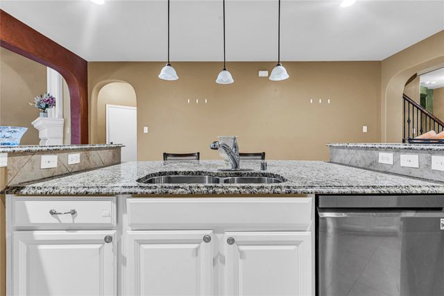 210 Rose Garden Way, Red Oak, TX 75154