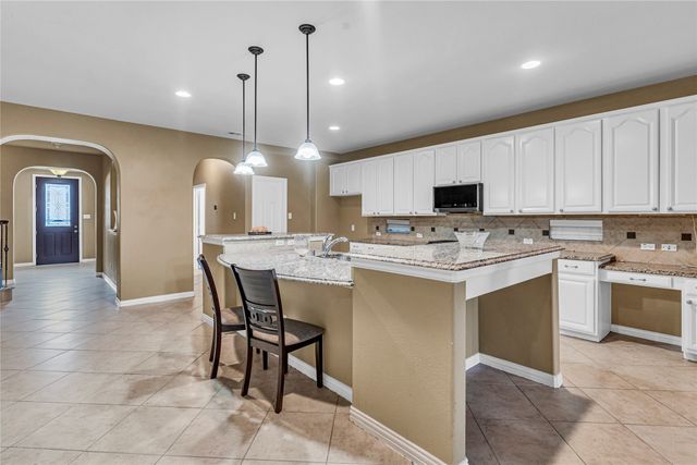 210 Rose Garden Way, Red Oak, TX 75154