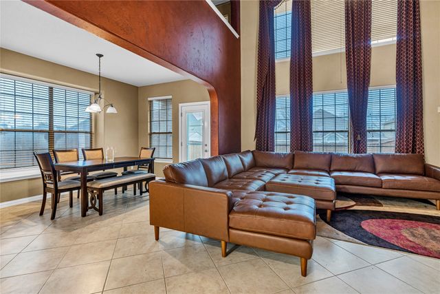 210 Rose Garden Way, Red Oak, TX 75154