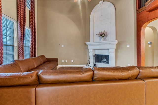 210 Rose Garden Way, Red Oak, TX 75154