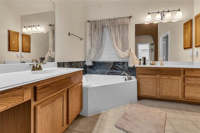 210 Rose Garden Way, Red Oak, TX 75154