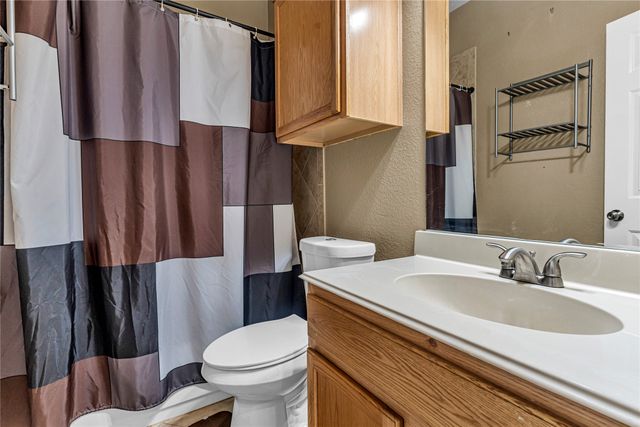 210 Rose Garden Way, Red Oak, TX 75154