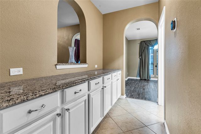 210 Rose Garden Way, Red Oak, TX 75154