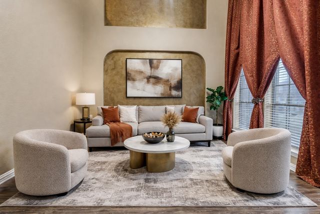 210 Rose Garden Way, Red Oak, TX 75154