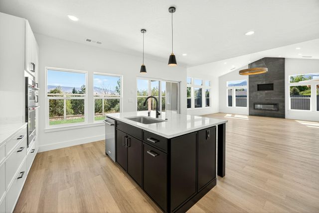 224 Alicia Street, Ashland, OR 97520
