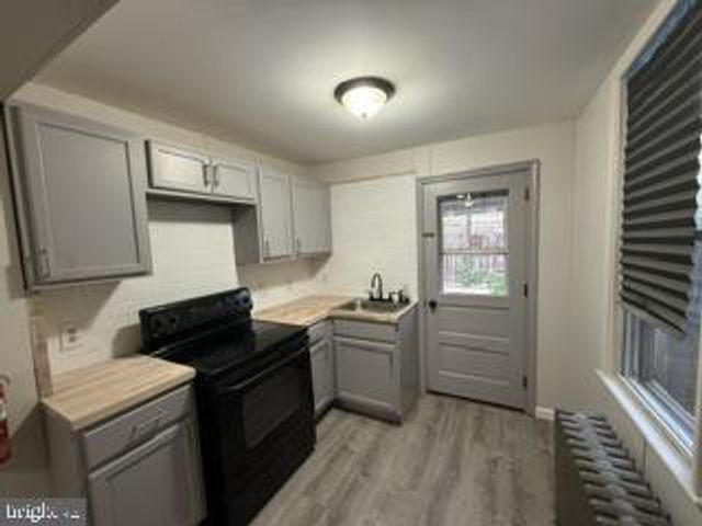21 N ROCK ST, Shamokin, PA 17872