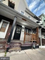 21 N ROCK ST, Shamokin, PA 17872