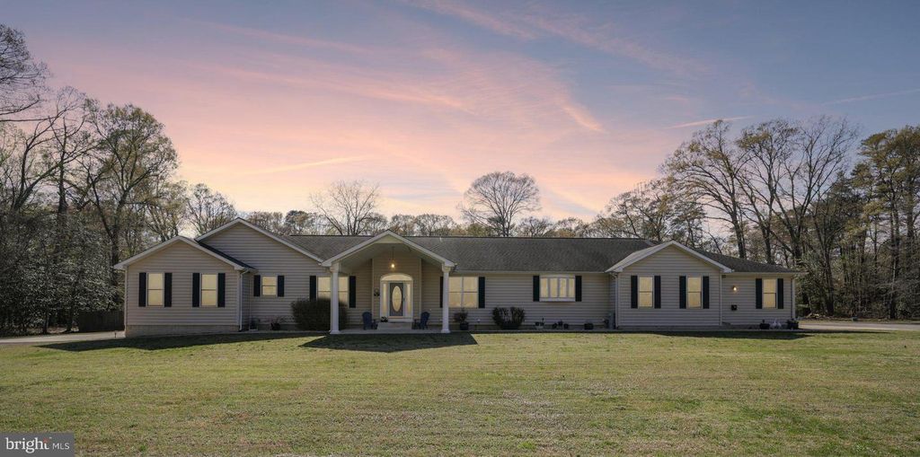 Image 1 of property listing at 54 DAYTON DR, Pasadena, MD 21122