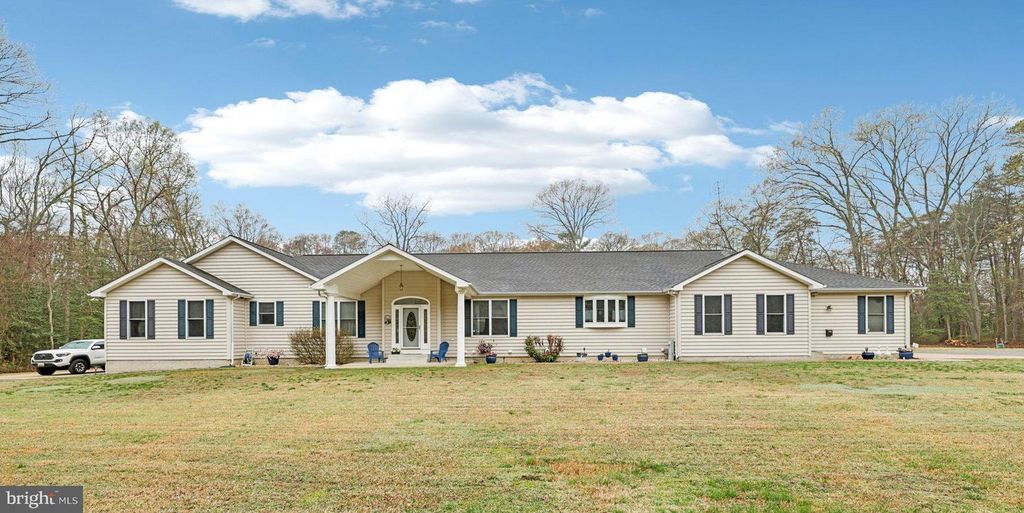 Image 10 of property listing at 54 DAYTON DR, Pasadena, MD 21122