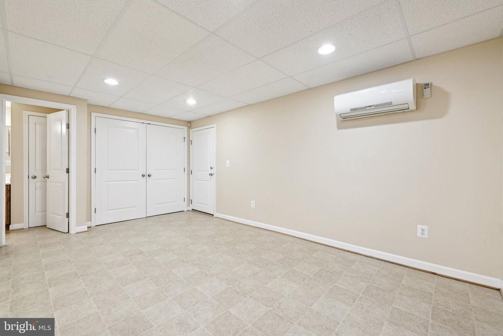 Image 101 of property listing at 54 DAYTON DR, Pasadena, MD 21122