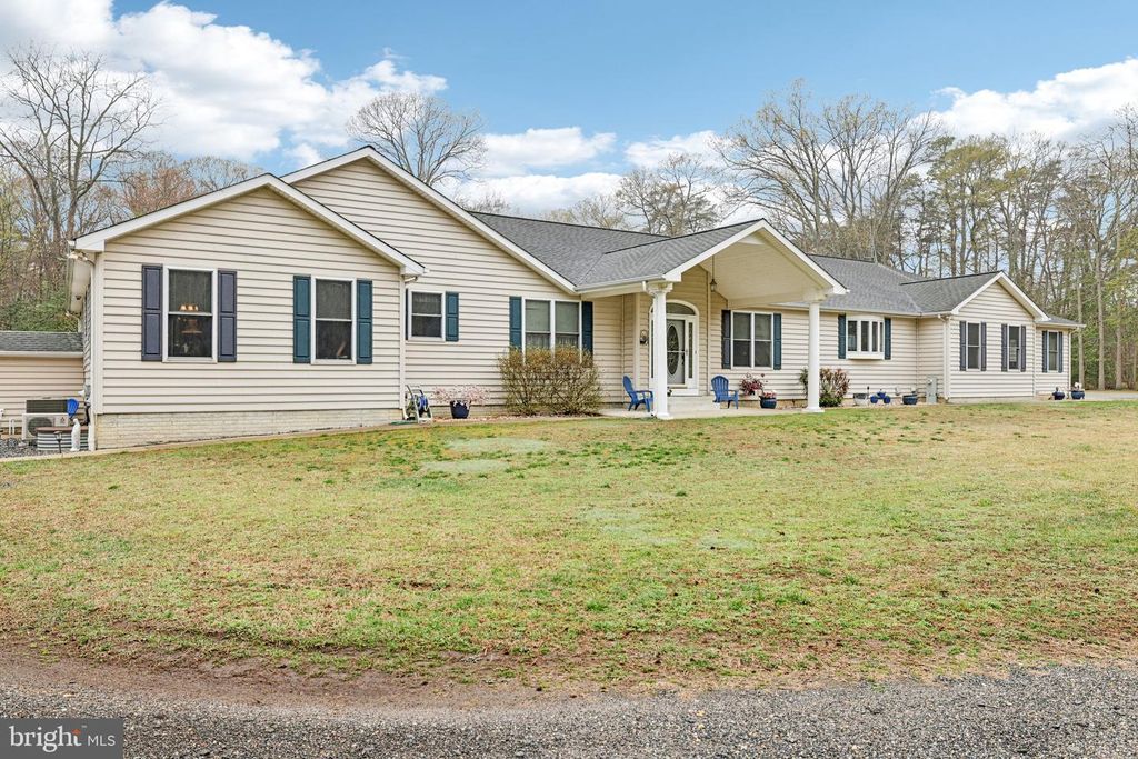 Image 11 of property listing at 54 DAYTON DR, Pasadena, MD 21122