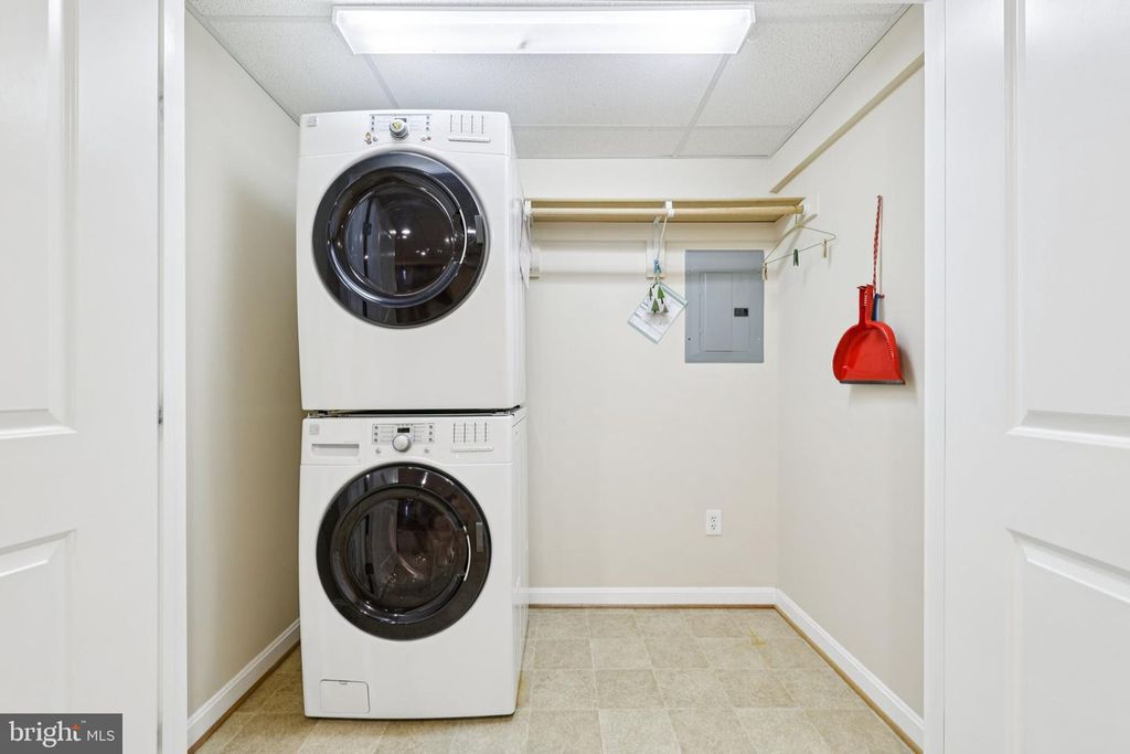 Image 114 of property listing at 54 DAYTON DR, Pasadena, MD 21122