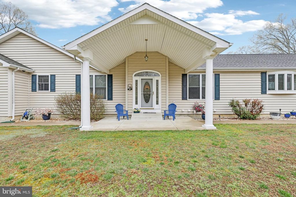 Image 12 of property listing at 54 DAYTON DR, Pasadena, MD 21122