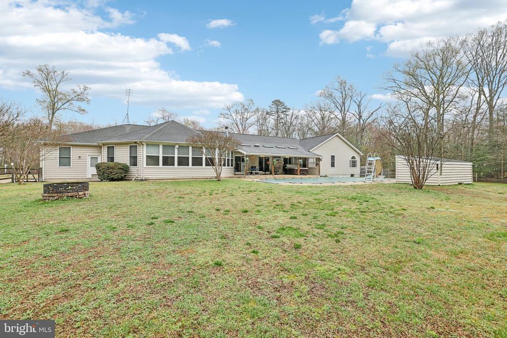 Image 120 of property listing at 54 DAYTON DR, Pasadena, MD 21122