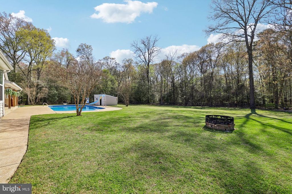 Image 14 of property listing at 54 DAYTON DR, Pasadena, MD 21122