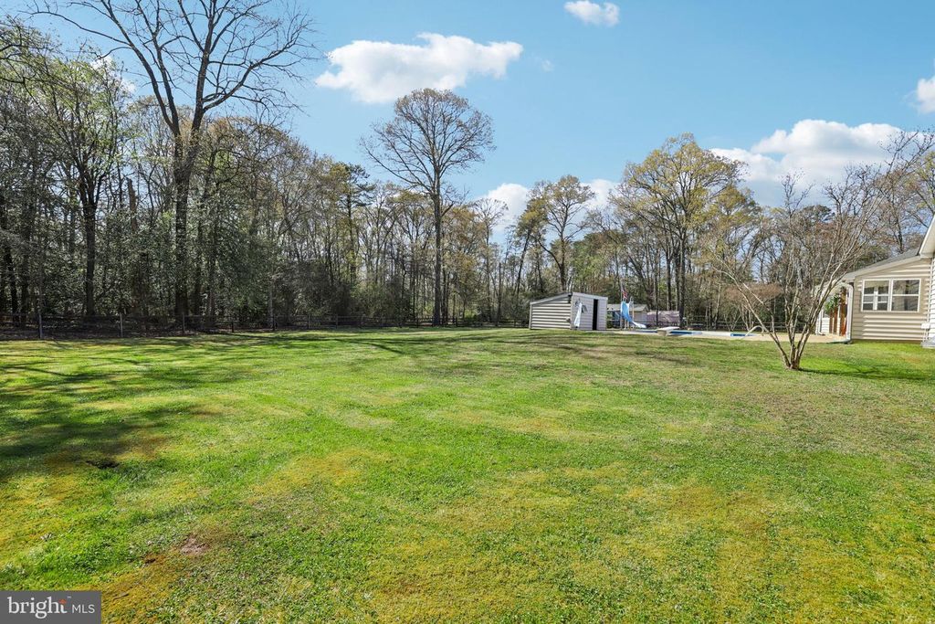 Image 21 of property listing at 54 DAYTON DR, Pasadena, MD 21122