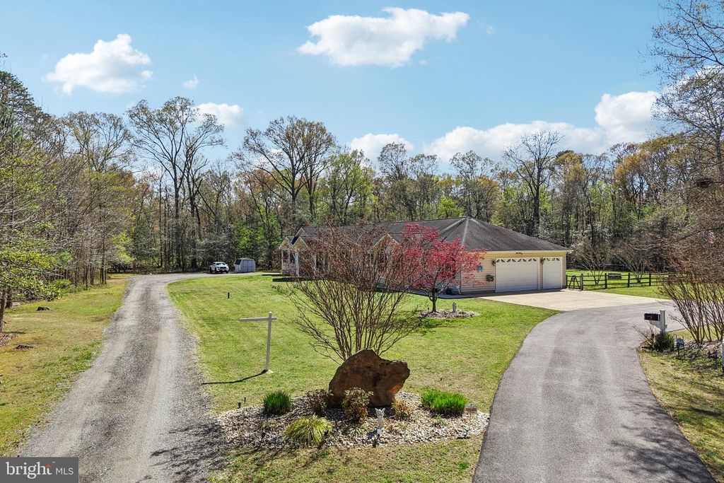 Image 22 of property listing at 54 DAYTON DR, Pasadena, MD 21122