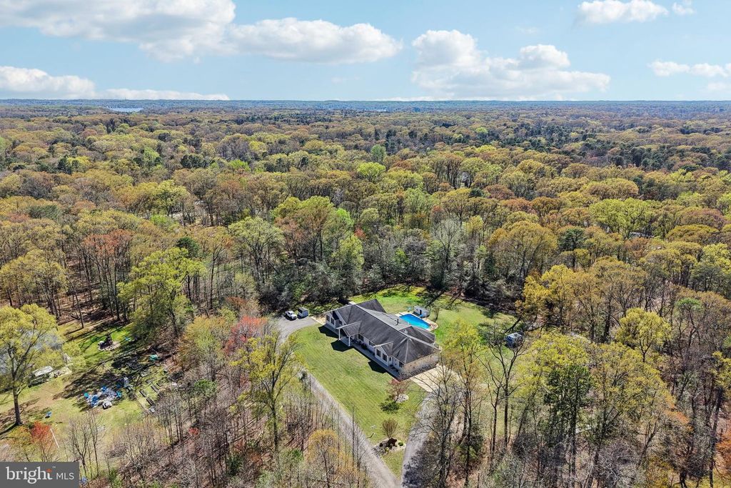 Image 25 of property listing at 54 DAYTON DR, Pasadena, MD 21122