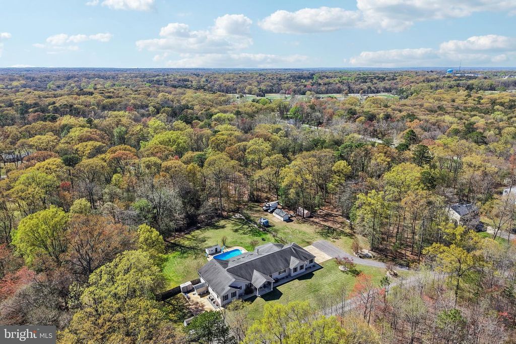 Image 26 of property listing at 54 DAYTON DR, Pasadena, MD 21122