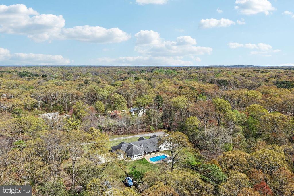 Image 28 of property listing at 54 DAYTON DR, Pasadena, MD 21122