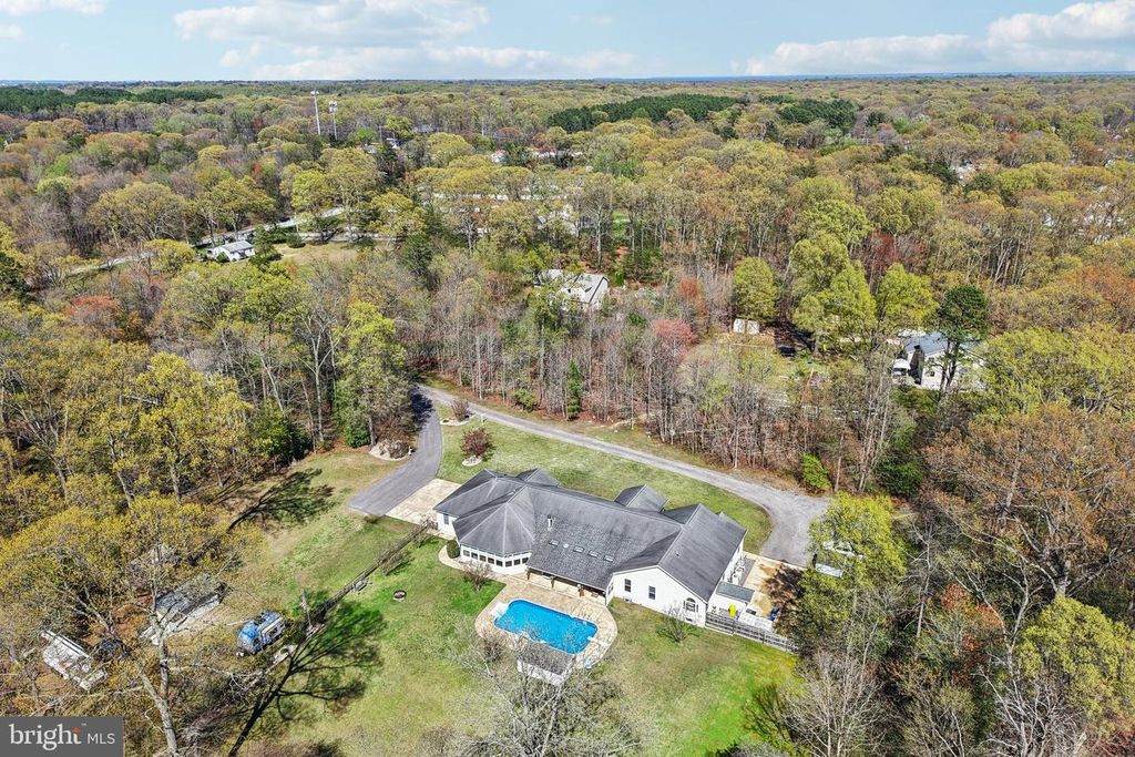 Image 29 of property listing at 54 DAYTON DR, Pasadena, MD 21122