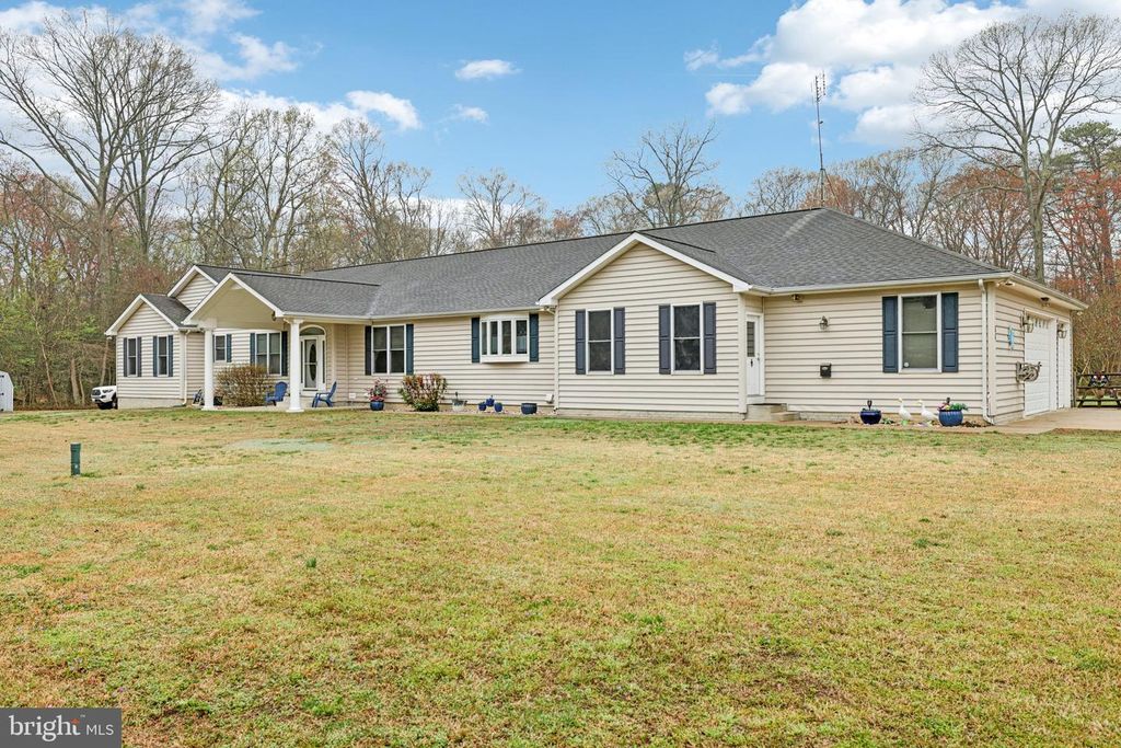 Image 3 of property listing at 54 DAYTON DR, Pasadena, MD 21122