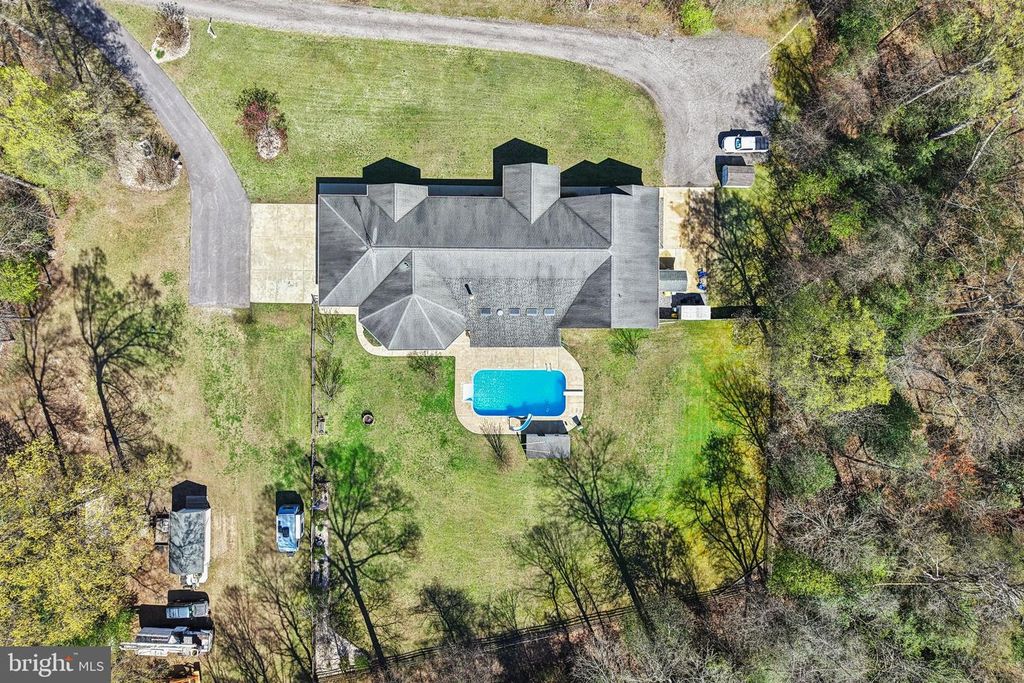 Image 30 of property listing at 54 DAYTON DR, Pasadena, MD 21122