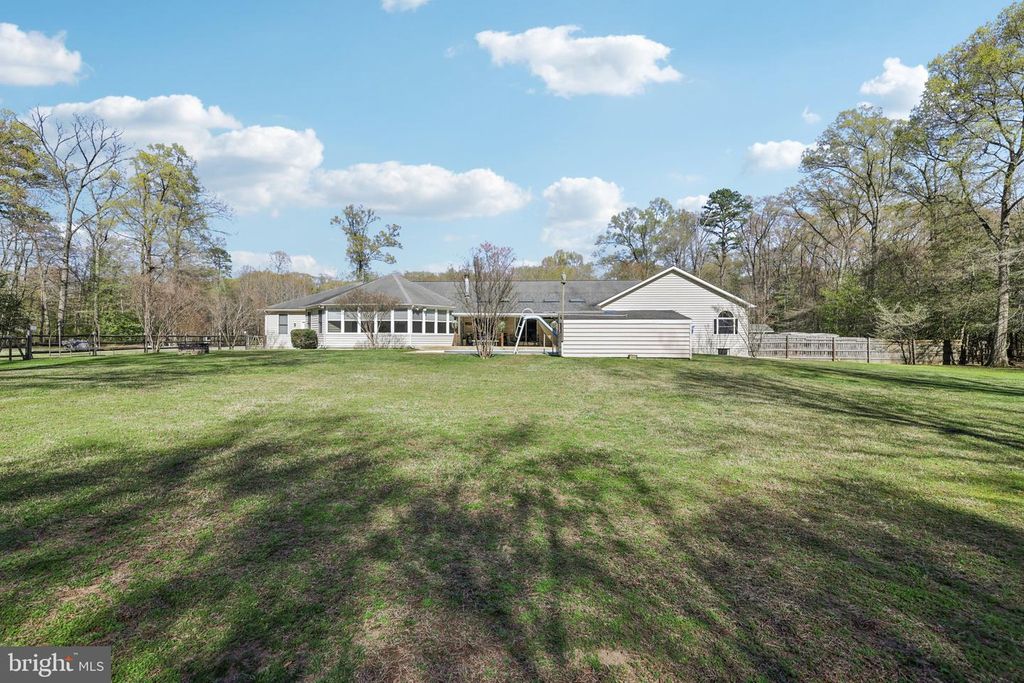 Image 31 of property listing at 54 DAYTON DR, Pasadena, MD 21122