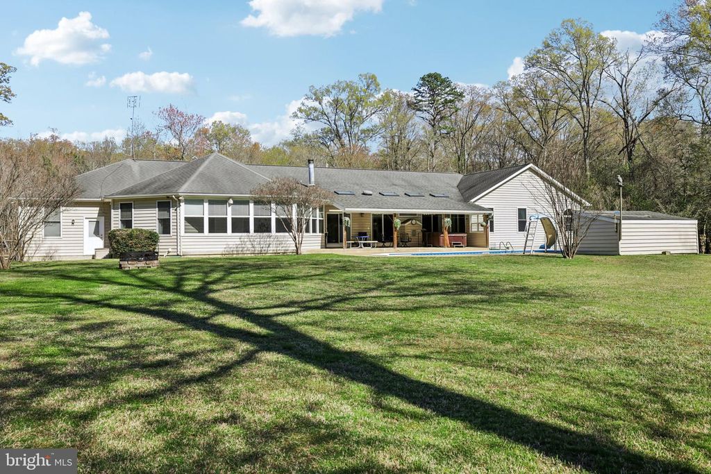 Image 32 of property listing at 54 DAYTON DR, Pasadena, MD 21122