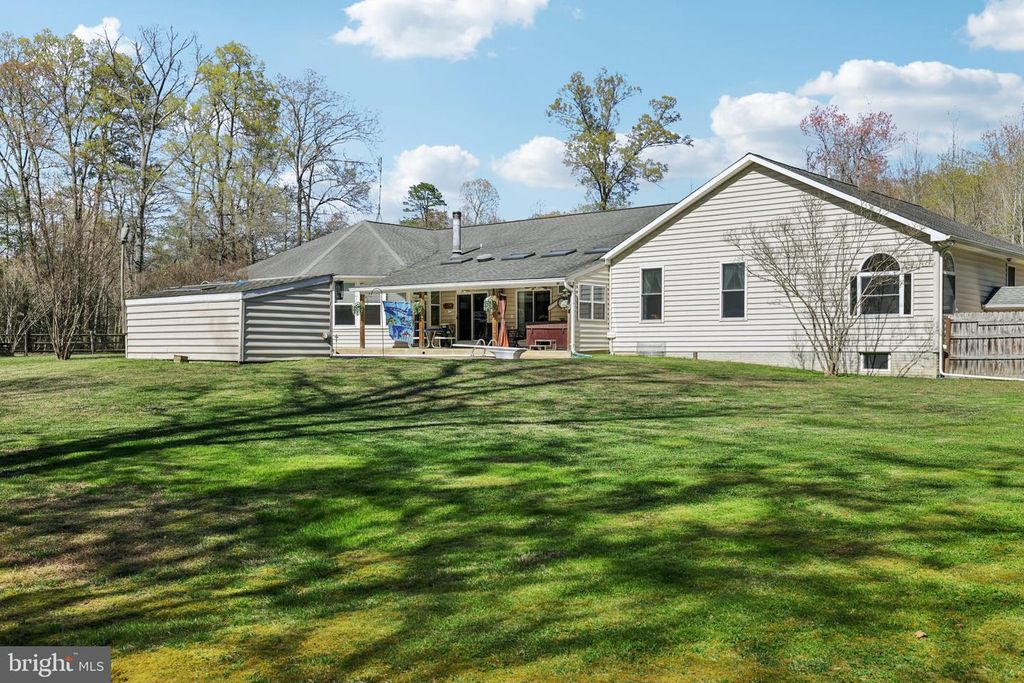 Image 33 of property listing at 54 DAYTON DR, Pasadena, MD 21122