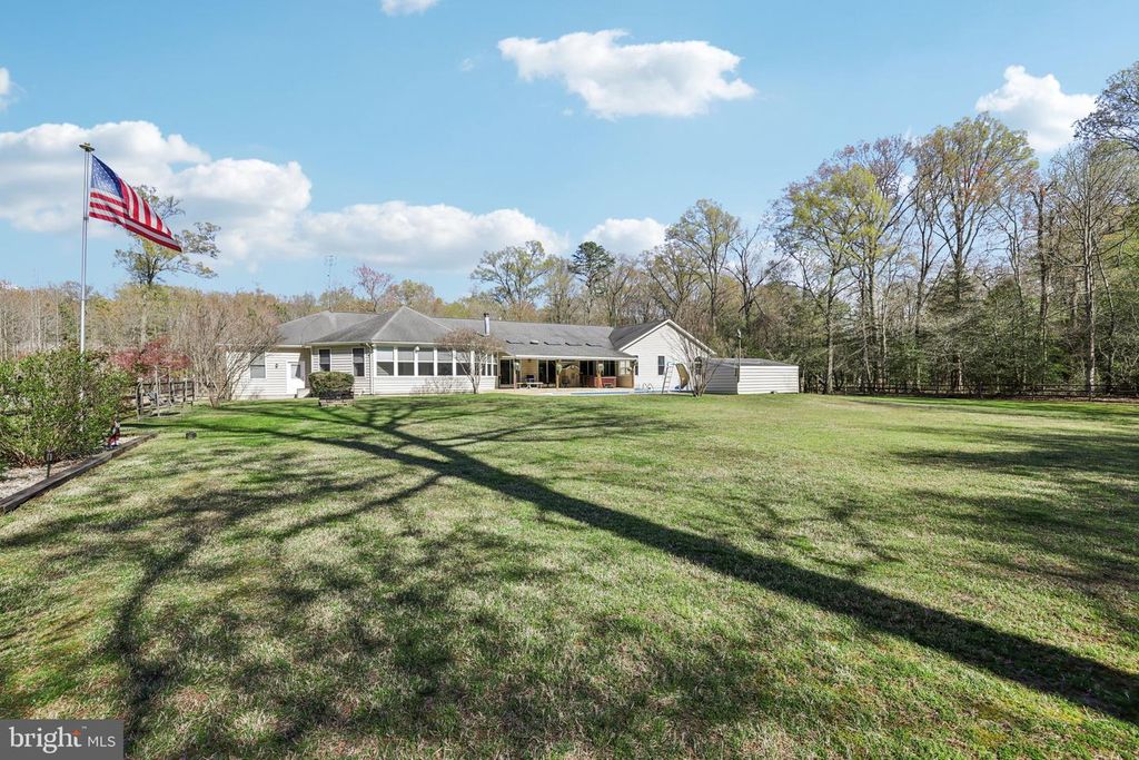 Image 35 of property listing at 54 DAYTON DR, Pasadena, MD 21122