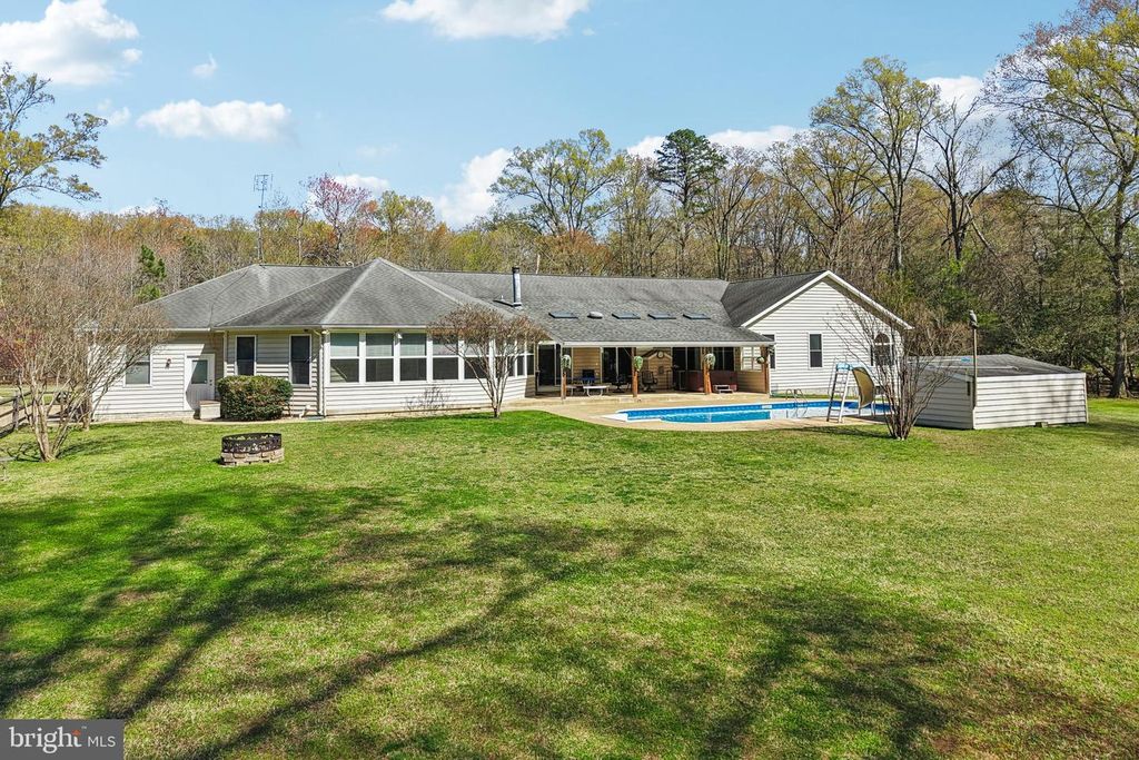 Image 36 of property listing at 54 DAYTON DR, Pasadena, MD 21122