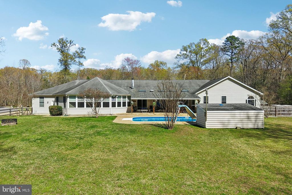 Image 37 of property listing at 54 DAYTON DR, Pasadena, MD 21122