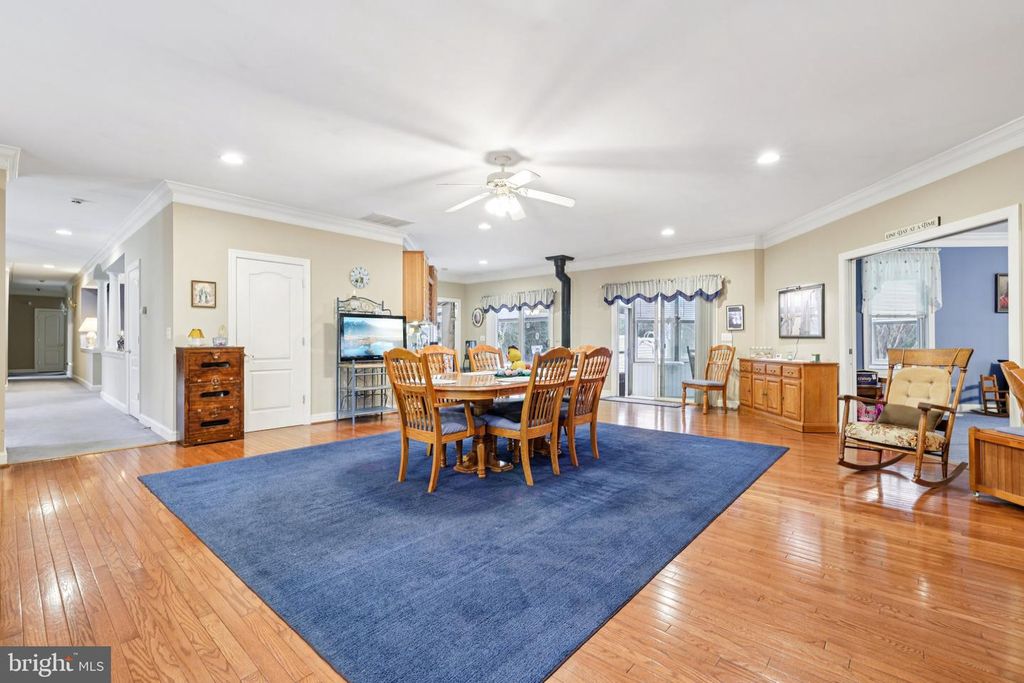 Image 49 of property listing at 54 DAYTON DR, Pasadena, MD 21122