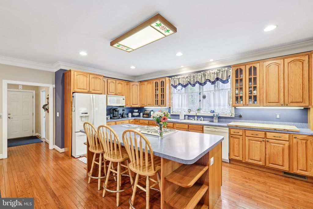 Image 51 of property listing at 54 DAYTON DR, Pasadena, MD 21122