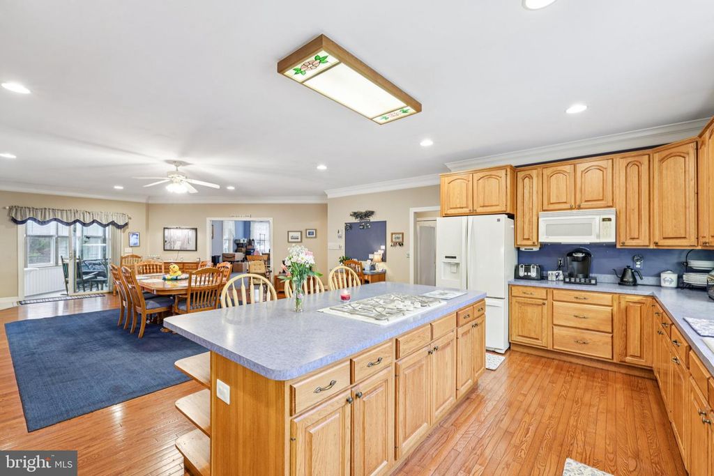 Image 52 of property listing at 54 DAYTON DR, Pasadena, MD 21122