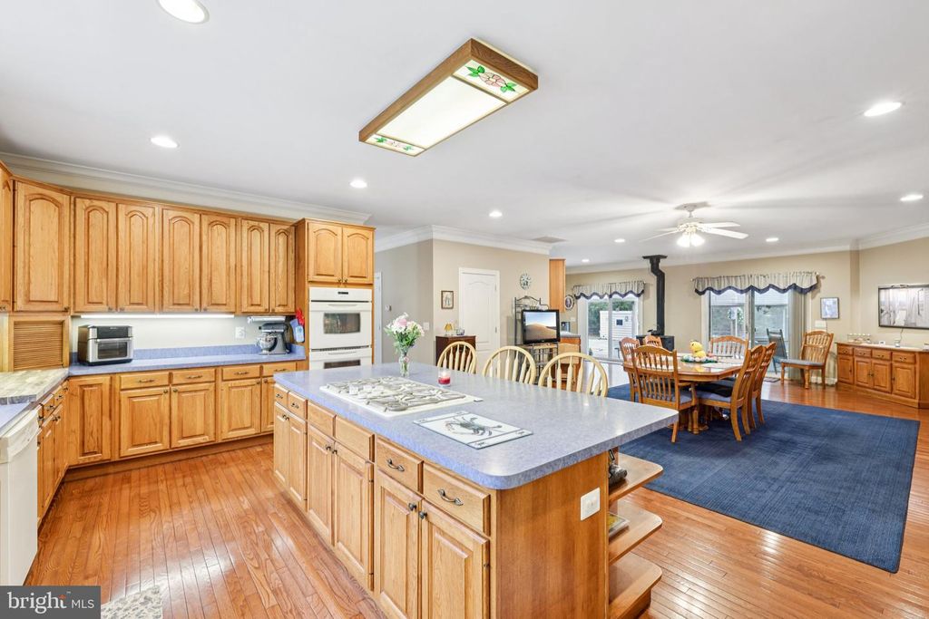 Image 53 of property listing at 54 DAYTON DR, Pasadena, MD 21122