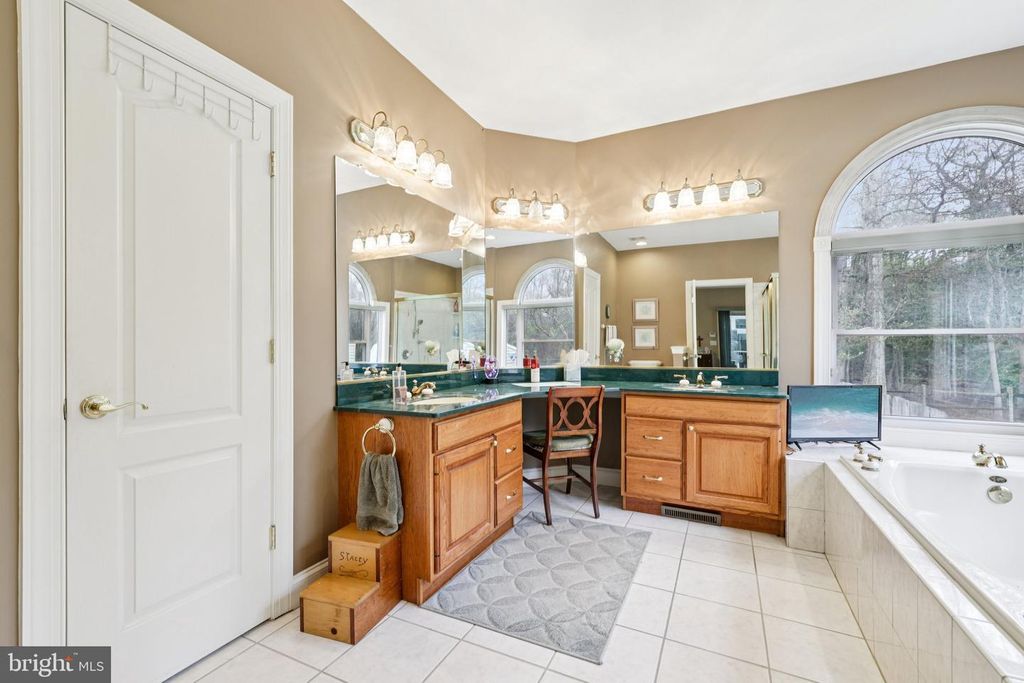 Image 64 of property listing at 54 DAYTON DR, Pasadena, MD 21122