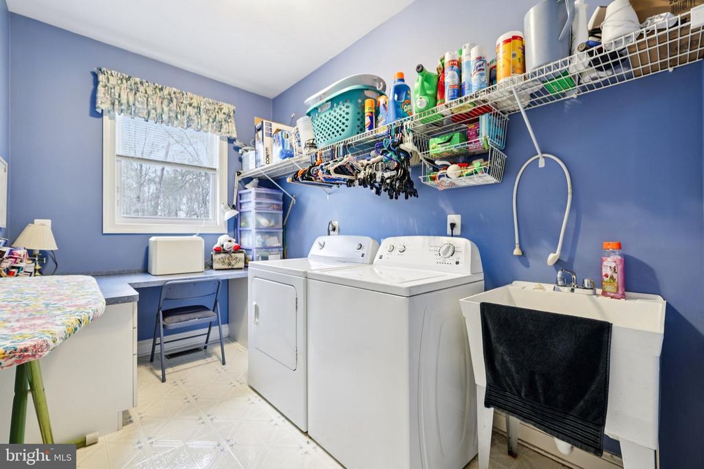 Image 68 of property listing at 54 DAYTON DR, Pasadena, MD 21122