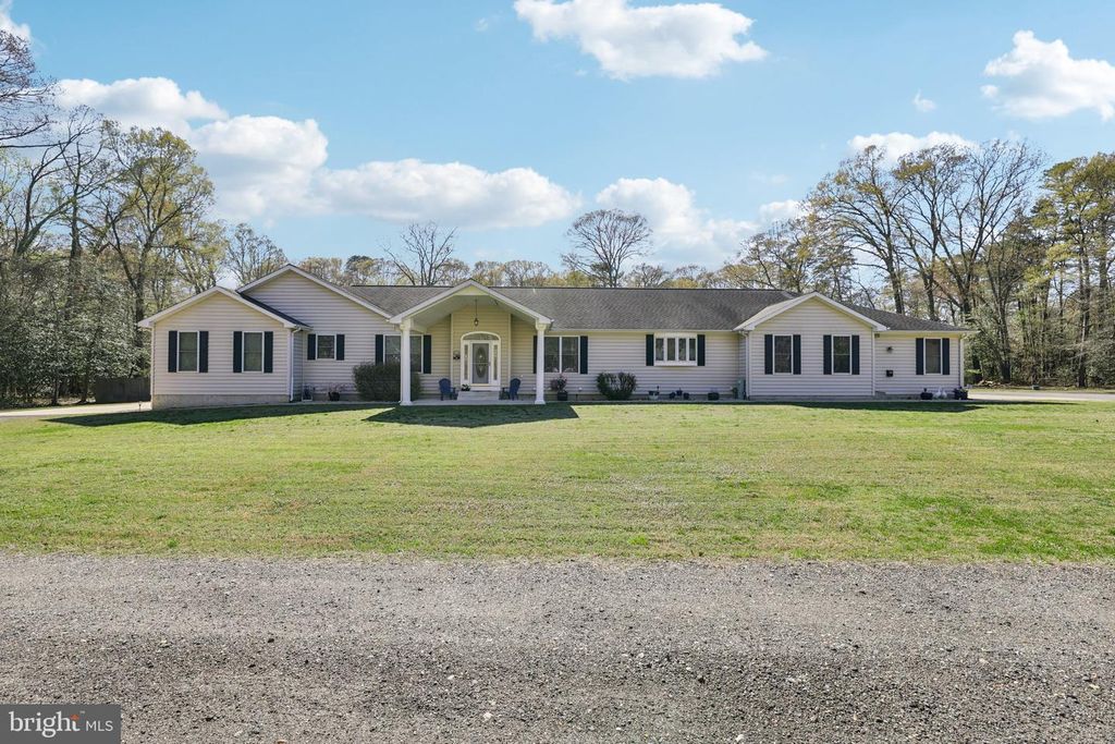 Image 7 of property listing at 54 DAYTON DR, Pasadena, MD 21122