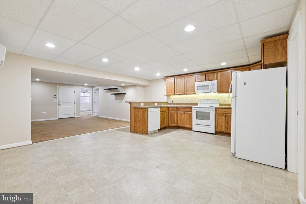 Image 89 of property listing at 54 DAYTON DR, Pasadena, MD 21122