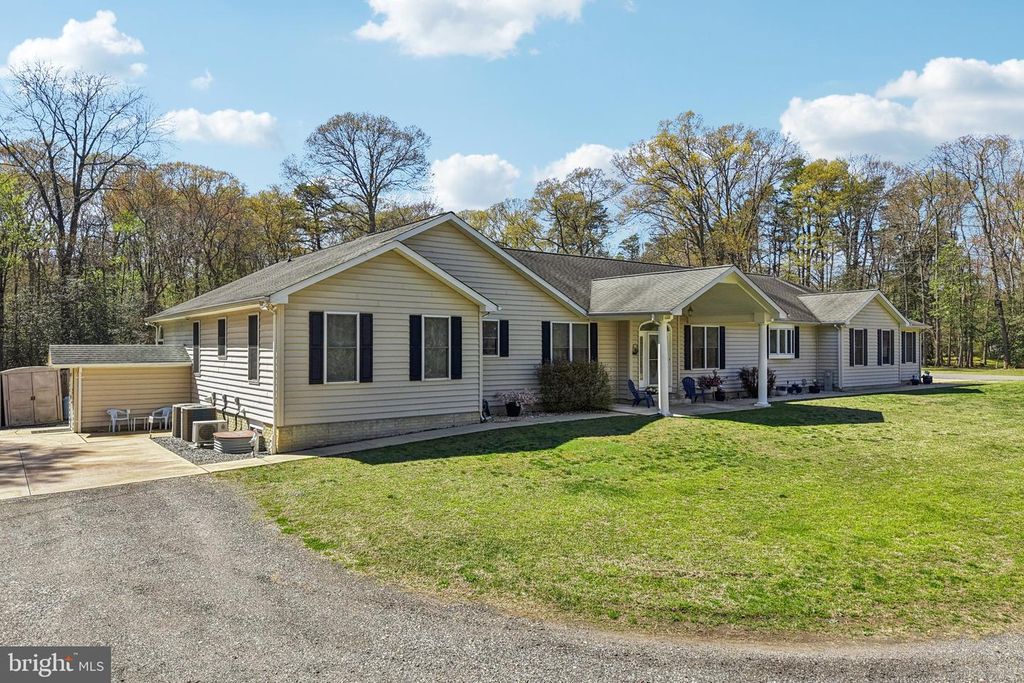 Image 9 of property listing at 54 DAYTON DR, Pasadena, MD 21122