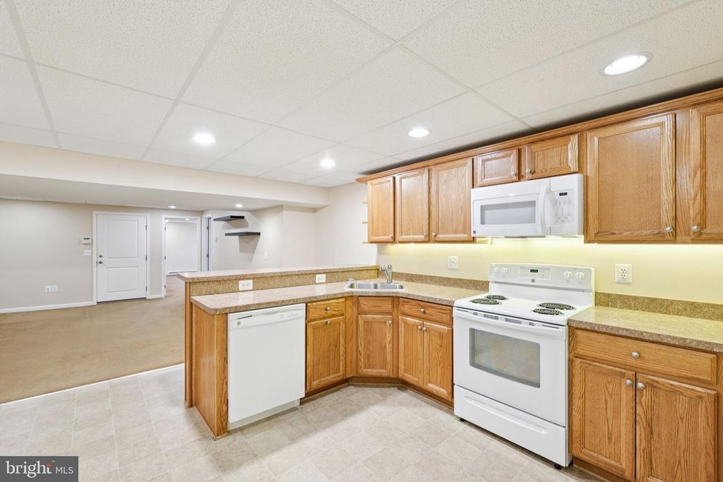 Image 90 of property listing at 54 DAYTON DR, Pasadena, MD 21122