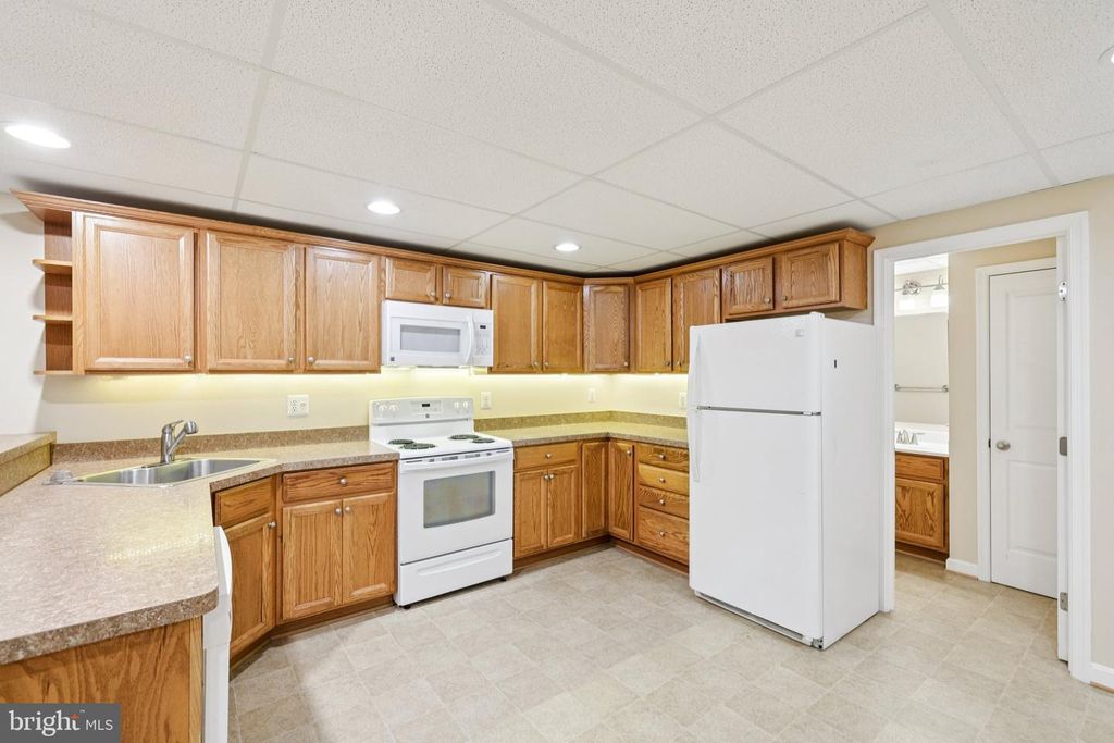 Image 91 of property listing at 54 DAYTON DR, Pasadena, MD 21122