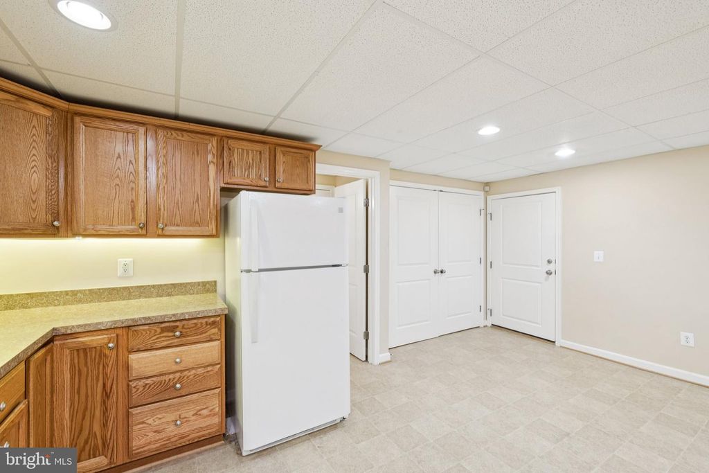 Image 92 of property listing at 54 DAYTON DR, Pasadena, MD 21122