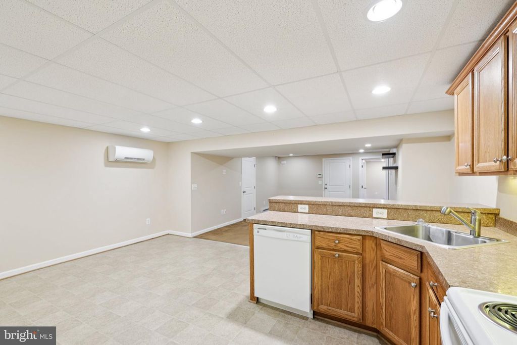 Image 93 of property listing at 54 DAYTON DR, Pasadena, MD 21122