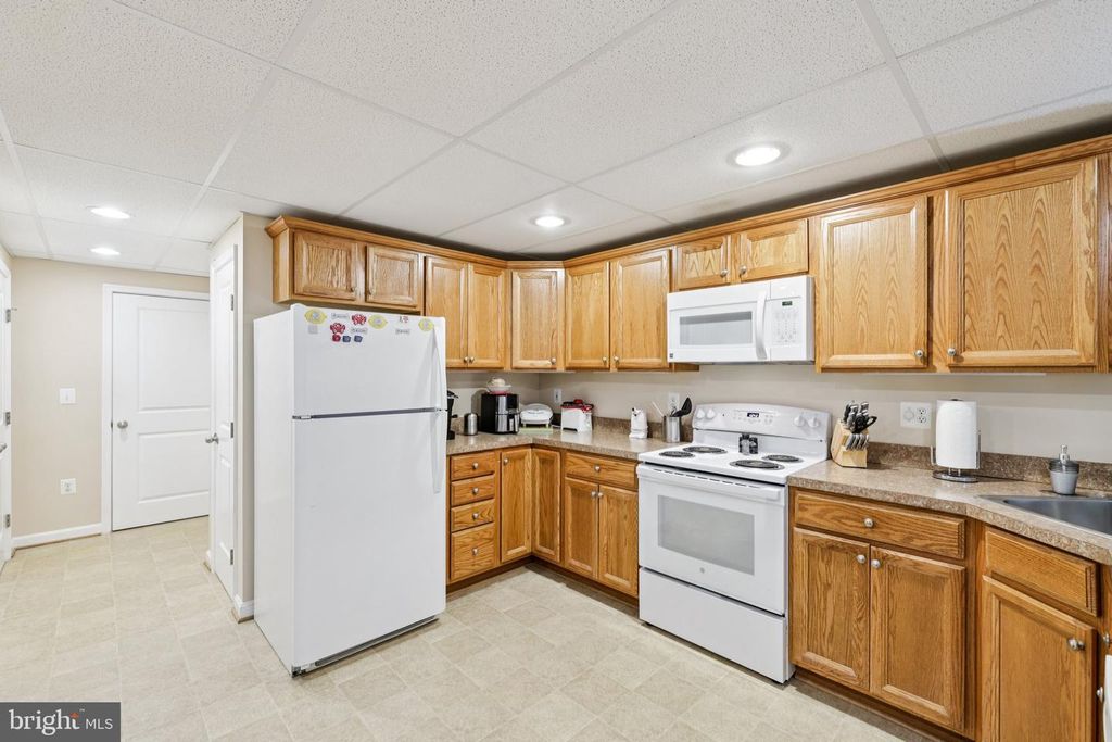 Image 94 of property listing at 54 DAYTON DR, Pasadena, MD 21122