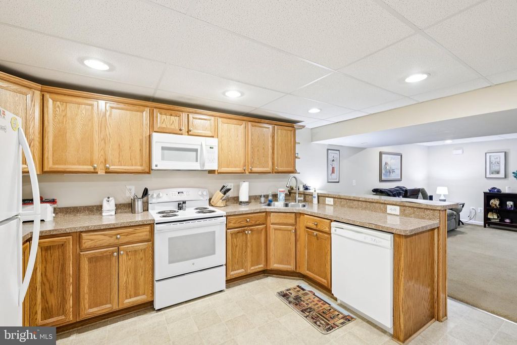 Image 98 of property listing at 54 DAYTON DR, Pasadena, MD 21122