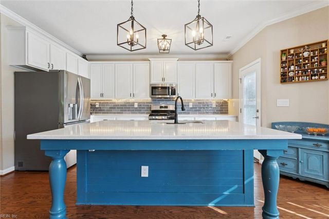 1301 Founders Pointe TRL, Carrollton, VA 23314