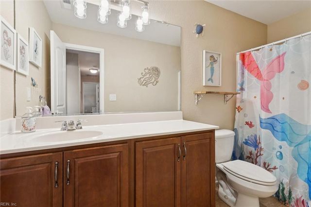 1301 Founders Pointe TRL, Carrollton, VA 23314